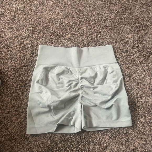 Women’s Seamless Butt Lifting Scrunch Butt Workout Shorts Size Large Mint Green - Picture 3 of 5